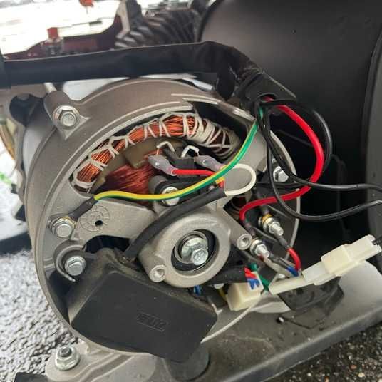 Бензиновий Генератор 3,8 кВт HIRO Power KM 8500 потужний з ручним